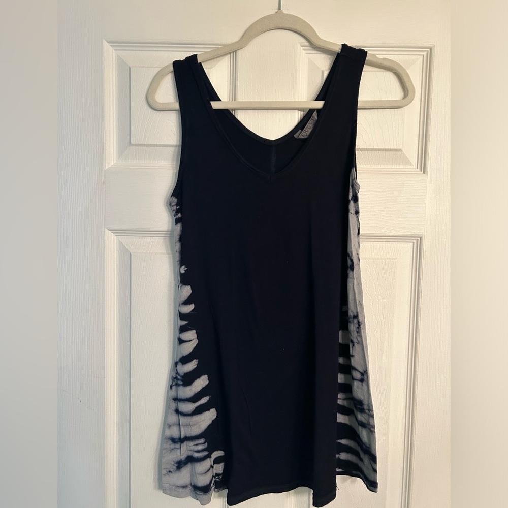 Tryst Navy and Gray Sleeveless Top
